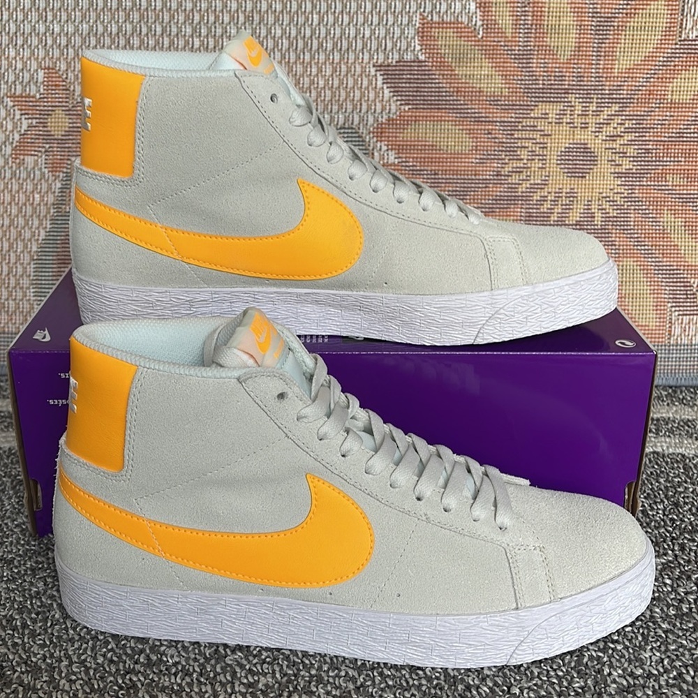 Nike Men’s SB Zoom Blazer Mid
Summit White/Summit White/Laser Orange
Skate Shoes